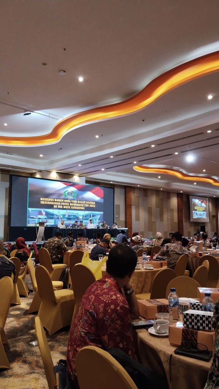 Giat siang, Minggu 13 Oktober 2024 Menghadiri Rapat Konsolidasi Daerah Tingkat Kota pada Pemilihan Kepala Daerah Tahun 2024 di Kota Samarinda di Hotel Harris Samarinda dihadiri Sekretariat beserta anggota dan Ketua PPS beserta anggota.
