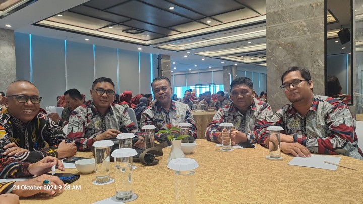 Giat, Kamis 24 Oktober 2024, Menghadiri Rapat Diseminasi dan Publikasi Data Stunted Tingkat Kota Samarinda Tahun 2024 di Hotel Mercure dihadiri Lurah.  & Melaksanakan Rapat Evaluasi Probebaya bersama TWAP Kota Samarinda di Kelurahan Sempaja Barat di Aula kantor kelurahan sempaja barat dihadiri Ketua TWAP beserta anggota, Plt. Camat Samarinda Utara, Kasi Ekbang Kecamatan Samarinda Utara, Lurah, Seklur, Kasi Ekobang dan Kasi Kesra, Ketua RT se-kelurahan sempaja barat, Ketua LPM beserta anggota, Ketua Pokmas beserta anggota, Sekretaris PKK beserta anggota, Ketua Dasawisma, Pendamping Infrastruktur dan Pendamping Non Infrastruktur, Babinsa dan Bhabinkamtibmas.