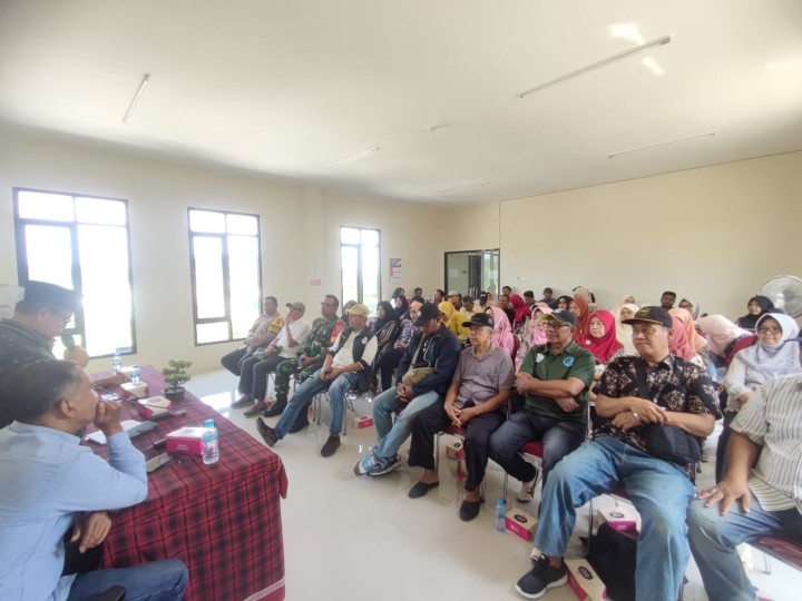 Giat, Kamis 24 Oktober 2024, Menghadiri Rapat Diseminasi dan Publikasi Data Stunted Tingkat Kota Samarinda Tahun 2024 di Hotel Mercure dihadiri Lurah.  & Melaksanakan Rapat Evaluasi Probebaya bersama TWAP Kota Samarinda di Kelurahan Sempaja Barat di Aula kantor kelurahan sempaja barat dihadiri Ketua TWAP beserta anggota, Plt. Camat Samarinda Utara, Kasi Ekbang Kecamatan Samarinda Utara, Lurah, Seklur, Kasi Ekobang dan Kasi Kesra, Ketua RT se-kelurahan sempaja barat, Ketua LPM beserta anggota, Ketua Pokmas beserta anggota, Sekretaris PKK beserta anggota, Ketua Dasawisma, Pendamping Infrastruktur dan Pendamping Non Infrastruktur, Babinsa dan Bhabinkamtibmas.