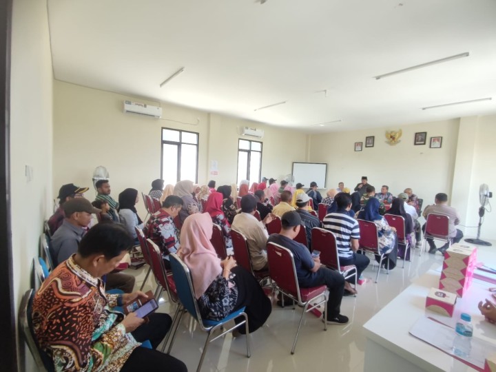 Giat, Kamis 24 Oktober 2024, Menghadiri Rapat Diseminasi dan Publikasi Data Stunted Tingkat Kota Samarinda Tahun 2024 di Hotel Mercure dihadiri Lurah.  & Melaksanakan Rapat Evaluasi Probebaya bersama TWAP Kota Samarinda di Kelurahan Sempaja Barat di Aula kantor kelurahan sempaja barat dihadiri Ketua TWAP beserta anggota, Plt. Camat Samarinda Utara, Kasi Ekbang Kecamatan Samarinda Utara, Lurah, Seklur, Kasi Ekobang dan Kasi Kesra, Ketua RT se-kelurahan sempaja barat, Ketua LPM beserta anggota, Ketua Pokmas beserta anggota, Sekretaris PKK beserta anggota, Ketua Dasawisma, Pendamping Infrastruktur dan Pendamping Non Infrastruktur, Babinsa dan Bhabinkamtibmas.