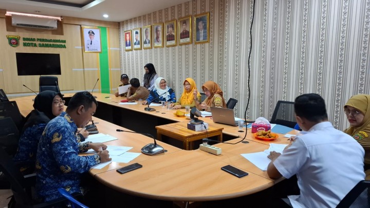 Giat, Senin 28 Oktober 2024 Menghadiri bimtek PAS TPS se kec. Smd utara pada pelaksanaan pilkada di Hotel Puri Senyiur Kota Samarinda di hadiri Kasi Tapem beserta anggota PAM TPS kelurahan sempaja barat. & Menghadiri Launching Kartu Tepat Sasaran Pembelian Gas LPG 3 kg di 10 Kecamatan di Ruang Rapat Lt 2 Kantor Dinas Perdagangan Kota Samarinda.