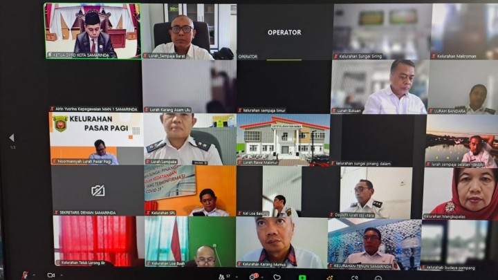 Giat, Rabu 30 Oktober 2024 Mengikuti Zoom Meeting Rapat Paripurna Peresmian Pengangkatan dan Pengambilan Sumpah/Janji Pimpinan DPRD Kota Samarinda masa Jabatan Tahun 2024-2029 diikuti oleh Lurah.