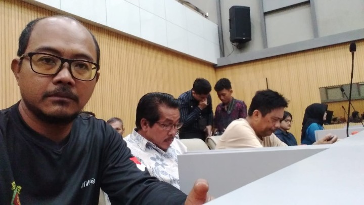 Giat, Jum'at 01 November 2024 Melaksanakan Senam Pagi di Kelurahan Sempaja Barat diikuti Seluruh Staf Kelurahan, Ibu PKK dan Ibu Dasawisma RT, Menghadiri Rapat Koordinasi Peningkatan Pajak Daerah Pemerintah Kota Samarinda dan Pemerintah Provinsi Kalimantan Timur di Ruang Rapat Mangkupelas Lt 2 dihadiri Kasi Tapem & Mengikuti Zoom Meeting Sharing Session ASN Kota Samarinda "Mengatasi Mental Block dengan Resource Therapy" diikuti oleh Seklur.