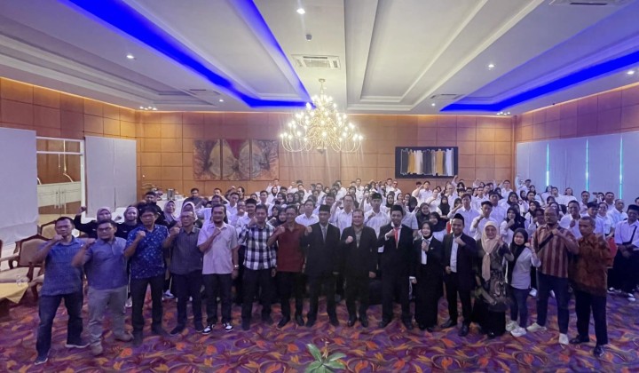 Giat, Minggu 03 November 2024 Menghadiri Pelantikan Pengawas TPS (PTPS) se-Kecamatan Samarinda Utara untuk Pemilihan Gubernur dan Wakil Gubernur, Walikota dan Wakil Walikota Tahun 2024 di Hotel Puri Senyiur Samarinda dihadiri Seklur dan Kasi Tapem.