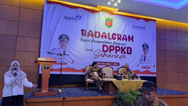 Giat, Senin 04 November 2024 Melaksanakan apel Senin pagi di kelurahan sempaja barat di pimpin oleh Kasi Ekobang, Menghadiri Rapat Pengendalian Program (Radalgram) DPPKB Kota Samarinda di Hotel Puri Senyiur Kota Samarinda di hadiri Lurah,  Menghadiri Rapat Koordinasi KLA (Kota Layak Anak) Tahun 2024/2025 di Ruang Rapat Mangkupelas dihadiri Kasi Kesra & Peninjauan Lapangan Mediasi bidang Tanah SHM 1219/Sempaja Barat di Jl AW Syahrani GG 1 Blok I RT 2 dihadiri Kasi Tapem beserta staf dan Ketua RT 02.