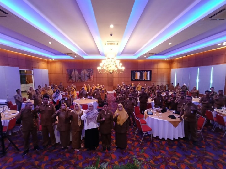 Giat, Senin 04 November 2024 Melaksanakan apel Senin pagi di kelurahan sempaja barat di pimpin oleh Kasi Ekobang, Menghadiri Rapat Pengendalian Program (Radalgram) DPPKB Kota Samarinda di Hotel Puri Senyiur Kota Samarinda di hadiri Lurah,  Menghadiri Rapat Koordinasi KLA (Kota Layak Anak) Tahun 2024/2025 di Ruang Rapat Mangkupelas dihadiri Kasi Kesra & Peninjauan Lapangan Mediasi bidang Tanah SHM 1219/Sempaja Barat di Jl AW Syahrani GG 1 Blok I RT 2 dihadiri Kasi Tapem beserta staf dan Ketua RT 02.