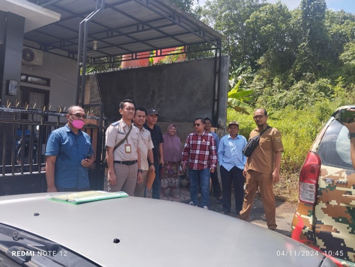 Giat, Senin 04 November 2024 Melaksanakan apel Senin pagi di kelurahan sempaja barat di pimpin oleh Kasi Ekobang, Menghadiri Rapat Pengendalian Program (Radalgram) DPPKB Kota Samarinda di Hotel Puri Senyiur Kota Samarinda di hadiri Lurah,  Menghadiri Rapat Koordinasi KLA (Kota Layak Anak) Tahun 2024/2025 di Ruang Rapat Mangkupelas dihadiri Kasi Kesra & Peninjauan Lapangan Mediasi bidang Tanah SHM 1219/Sempaja Barat di Jl AW Syahrani GG 1 Blok I RT 2 dihadiri Kasi Tapem beserta staf dan Ketua RT 02.