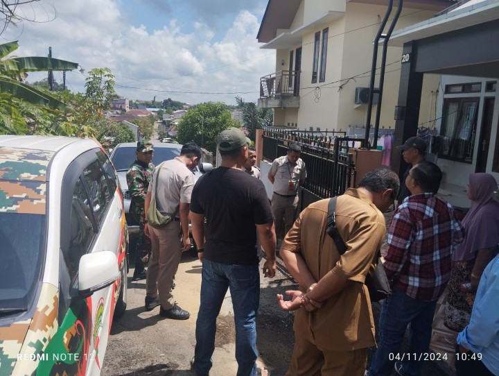 Giat, Senin 04 November 2024 Melaksanakan apel Senin pagi di kelurahan sempaja barat di pimpin oleh Kasi Ekobang, Menghadiri Rapat Pengendalian Program (Radalgram) DPPKB Kota Samarinda di Hotel Puri Senyiur Kota Samarinda di hadiri Lurah,  Menghadiri Rapat Koordinasi KLA (Kota Layak Anak) Tahun 2024/2025 di Ruang Rapat Mangkupelas dihadiri Kasi Kesra & Peninjauan Lapangan Mediasi bidang Tanah SHM 1219/Sempaja Barat di Jl AW Syahrani GG 1 Blok I RT 2 dihadiri Kasi Tapem beserta staf dan Ketua RT 02.