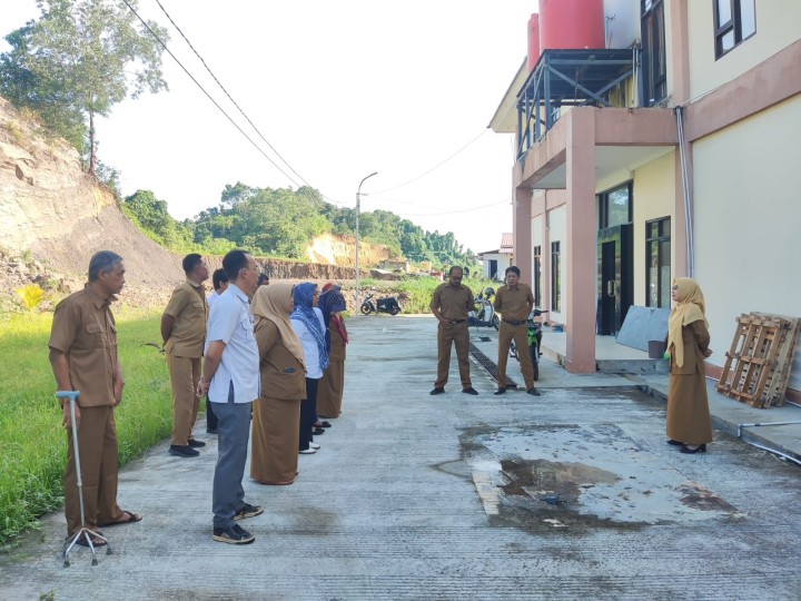 Giat, Senin 04 November 2024 Melaksanakan apel Senin pagi di kelurahan sempaja barat di pimpin oleh Kasi Ekobang, Menghadiri Rapat Pengendalian Program (Radalgram) DPPKB Kota Samarinda di Hotel Puri Senyiur Kota Samarinda di hadiri Lurah,  Menghadiri Rapat Koordinasi KLA (Kota Layak Anak) Tahun 2024/2025 di Ruang Rapat Mangkupelas dihadiri Kasi Kesra & Peninjauan Lapangan Mediasi bidang Tanah SHM 1219/Sempaja Barat di Jl AW Syahrani GG 1 Blok I RT 2 dihadiri Kasi Tapem beserta staf dan Ketua RT 02.