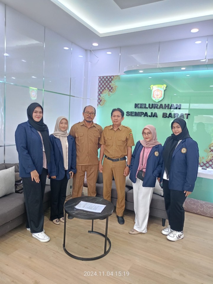 Giat sore, Senin 04 November 2024 Rapat koordinasi dengan Seklur, seluruh Kasi kelurahan, Bendahara dan Pembantu Bendahara dipimpin oleh Lurah & Menerima kunjungan dari Mahasiswa UMKT  Wawancara tentang Analisis Sistem Pelayanan Kependudukan di terima oleh Seklur dan Kasi Tapem.