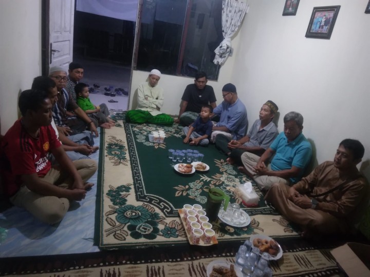 Giat malam, Jum'at 08 November 2024 Menghadiri Rembuk Warga Persiapan Kegiatan Probebaya Tahun 2026 dan Musrembang Tahun 2025 di RT 11 Kelurahan Sempaja Barat dihadiri oleh Lurah, Seklur, Kasi Ekobang, Kasi Tapem, Kasi Kesra, Pendamping Infrastruktur dan Pendamping Non Infrastruktur, Ketua RT dan seluruh warga RT 11.