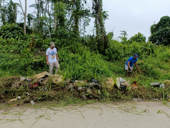 Giat, Minggu 10 November 2024 Gotong Royong Kebersihan Lingkungan di RT 01, RT 04, RT 05  dan RT 07 Kelurahan Sempaja Barat dihadiri Lurah, Kasi Ekbang dan Ketua RT dan seluruh warga di lingkungan RT.
