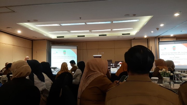 Giat, Senin 11 November 2024 1. Melaksanakan apel Senin pagi di kelurahan sempaja barat di pimpin oleh Seklur. 2. Mengikuti Zoom Meeting tentang Pemusnahan Arsip di Lingkungan Pemerintah Kota Samarinda diikuti oleh Seklur. 3. Menghadiri Rapat Forum Konsultasi Publik Ekspose Naskah GDPK (Grand Design Pembangunan Kependudukan) Kota Samarinda Tahun 2025-2045 serta Sosialisasi Aplikasi SIPERINDU (Sistem Informasi Peringatan Dini Pengendalian Penduduk) di Hotel Horison Samarinda dihadiri Kasi Kesra. 4. Menghadiri Pencanangan Bulan Bakti Gotong Royong ke 21 Tingkat Provinsi Kalimantan Timur Tahun 2024 di Giazima Cafe Jl. Kapten Sudjono Kelurahan Sungai Kapih Kecamatan Sambutan dihadiri Lurah. 5. Menghadiri Rapat Undangan Pembukaan KKNT-IPE di Auditorium Politeknik Kesehatan Kemenkes Kalimantan Timur dihadiri Lurah.