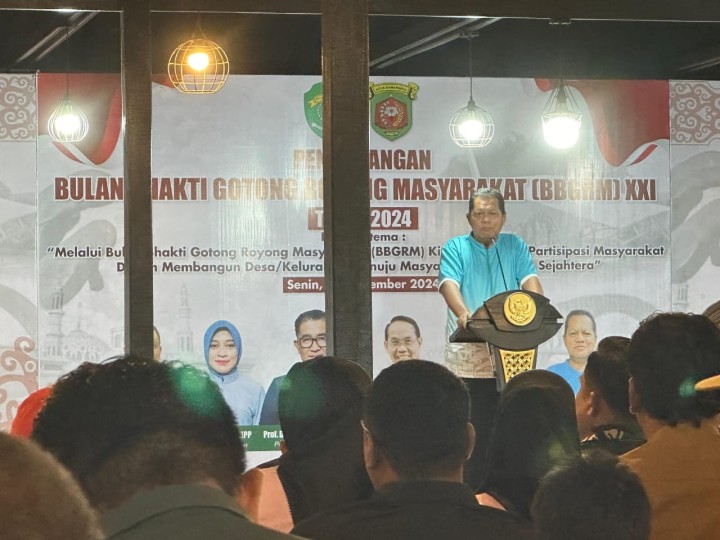 Giat, Senin 11 November 2024 1. Melaksanakan apel Senin pagi di kelurahan sempaja barat di pimpin oleh Seklur. 2. Mengikuti Zoom Meeting tentang Pemusnahan Arsip di Lingkungan Pemerintah Kota Samarinda diikuti oleh Seklur. 3. Menghadiri Rapat Forum Konsultasi Publik Ekspose Naskah GDPK (Grand Design Pembangunan Kependudukan) Kota Samarinda Tahun 2025-2045 serta Sosialisasi Aplikasi SIPERINDU (Sistem Informasi Peringatan Dini Pengendalian Penduduk) di Hotel Horison Samarinda dihadiri Kasi Kesra. 4. Menghadiri Pencanangan Bulan Bakti Gotong Royong ke 21 Tingkat Provinsi Kalimantan Timur Tahun 2024 di Giazima Cafe Jl. Kapten Sudjono Kelurahan Sungai Kapih Kecamatan Sambutan dihadiri Lurah. 5. Menghadiri Rapat Undangan Pembukaan KKNT-IPE di Auditorium Politeknik Kesehatan Kemenkes Kalimantan Timur dihadiri Lurah.