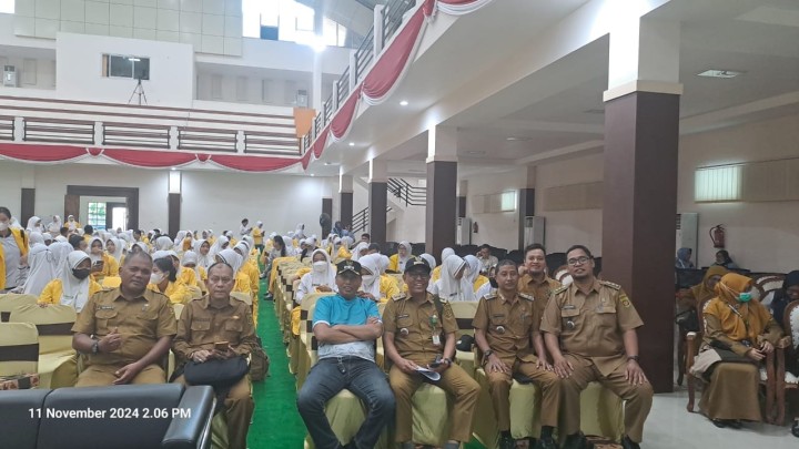 Giat, Senin 11 November 2024 1. Melaksanakan apel Senin pagi di kelurahan sempaja barat di pimpin oleh Seklur. 2. Mengikuti Zoom Meeting tentang Pemusnahan Arsip di Lingkungan Pemerintah Kota Samarinda diikuti oleh Seklur. 3. Menghadiri Rapat Forum Konsultasi Publik Ekspose Naskah GDPK (Grand Design Pembangunan Kependudukan) Kota Samarinda Tahun 2025-2045 serta Sosialisasi Aplikasi SIPERINDU (Sistem Informasi Peringatan Dini Pengendalian Penduduk) di Hotel Horison Samarinda dihadiri Kasi Kesra. 4. Menghadiri Pencanangan Bulan Bakti Gotong Royong ke 21 Tingkat Provinsi Kalimantan Timur Tahun 2024 di Giazima Cafe Jl. Kapten Sudjono Kelurahan Sungai Kapih Kecamatan Sambutan dihadiri Lurah. 5. Menghadiri Rapat Undangan Pembukaan KKNT-IPE di Auditorium Politeknik Kesehatan Kemenkes Kalimantan Timur dihadiri Lurah.
