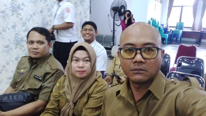 Giat, Selasa 12 November 2024 1. Menghadiri Sosialisasi Juknis Musrembang Tahun 2025 sebagai Tahapan Penyusunan Dokumen RKPD Kota Samarinda Tahun 2026 di Hotel Mercure Samarinda dihadiri Lurah. 2. Menghadiri Rapat FGD Finalisasi Dokumen Kajian Risiko Bencana di Aula Kecamatan Samarinda Utara dihadiri Kasi Tapem. 3. Menghadiri Bimtek Operator Tim Desk di Hotel Puri Senyiur Samarinda dihadiri Lurah dan Operator Tim Desk.