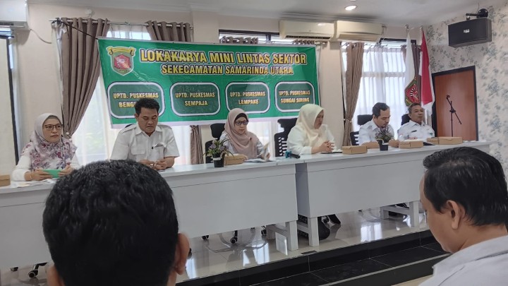 Giat, Rabu 13 November 2024 1. Menghadiri Sosialisasi Juknis Musrembang Tahun 2025 sebagai Tahapan Penyusunan Dokumen RKPD Kota Samarinda Tahun 2026 di Hotel Mercure Samarinda dihadiri Kasi Ekbang dan Kasi Kesra. 2. Menghadiri Rapat Lokakarya Mini Lintas Sektor se-Kecamatan Samarinda Utara di Aula Kecamatan Samarinda Utara dihadiri Staf Kesra 3. Menghadiri Training Analysys (TNA) untuk mengindentifikasi kebutuhan pelatihan kerja dan potensi daerah di Samarinda di Aula Lt 2 BPVP Samarinda dihadiri Seklur. 4. Menghadiri Rapat Evaluasi Pendataan Industri Kecil Menengah (IKM) di Dinas Koperasi UKM dan Perindustrian Kota Samarinda dihadiri Kasi Ekbang.