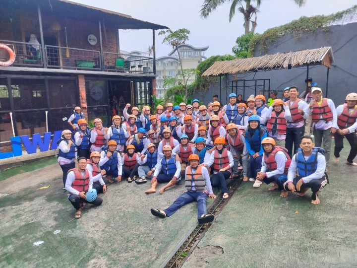 Giat, Kamis 14 November 2024 Kegiatan Character Building ( Revolusi Mental ) yang diikuti Camat dan Lurah se Kota Samarinda di Kota Batu Jawa Timur
