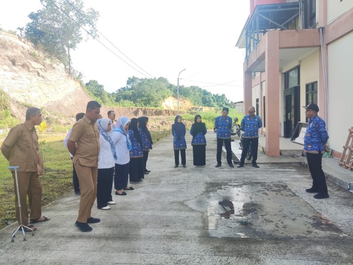 Giat, Senin 18 November 2024 Melaksanakan apel Senin pagi di kelurahan sempaja barat dipimpin Lurah, Monitoring kegiatan posyandu Al-Hidayah RT 12 dihadiri Kasi Kesra & Menghadiri Rapat Koordinasi Persiapan Pelaksanaan Pilkada 2024 di Ruang Rapat Mangkupelas Lt 2 dihadiri Lurah.