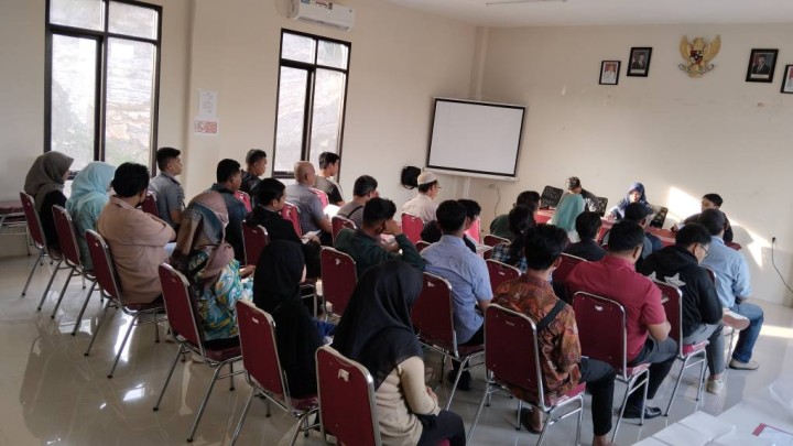 Giat sore, Senin 18 November 2024 Melaksanakan kegiatan Bimtek KPPS yang bertugas sebagai KPPS 1, KPPS 6 dan KKPS 7 dalam pemilihan pilkada Tahun 2024 dihadiri Ketua PPS beserta anggota dan Sekretariat beserta anggota di Aula Kantor Kelurahan Sempaja Barat.
