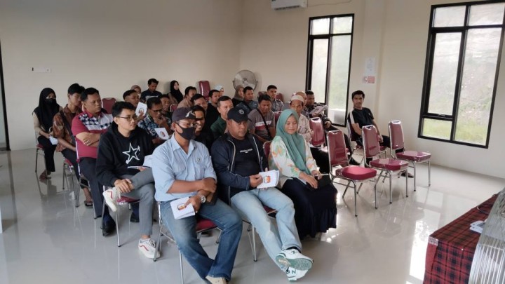 Giat sore, Senin 18 November 2024 Melaksanakan kegiatan Bimtek KPPS yang bertugas sebagai KPPS 1, KPPS 6 dan KKPS 7 dalam pemilihan pilkada Tahun 2024 dihadiri Ketua PPS beserta anggota dan Sekretariat beserta anggota di Aula Kantor Kelurahan Sempaja Barat.