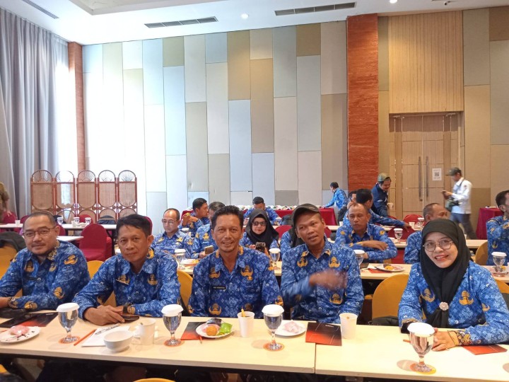Giat, Senin 18 November 2024 Menghadiri Rapat Koordinasi Persiapan Distribusi Logistik pada Pemilihan Gubernur dan Wakil Gubernur serta Wali Kota dan Wakil Walikota Kota Samarinda Tahun 2024 di Hotel Harris Kota Samarinda dihadiri sekretaris