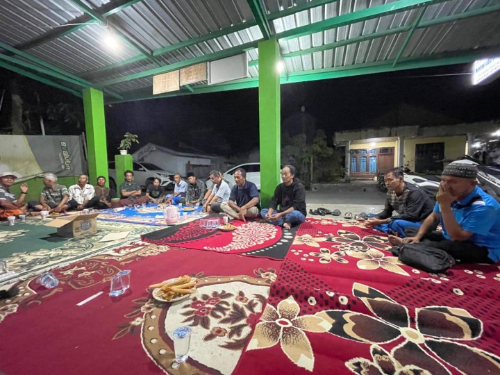 Giat malam, Selasa 19 November 2024 Menghadiri Rembuk Warga Persiapan Kegiatan Probebaya Tahun 2026 dan Musrembang Tahun 2025 di RT 01 Kelurahan Sempaja Barat dihadiri oleh Lurah, Kasi Ekobang, Pendamping Non Infrastruktur, Ketua RT dan seluruh warga RT 01.