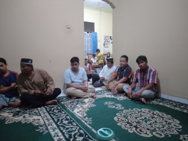 Giat malam, Rabu 20 November 2024 Menghadiri Rembuk Warga Persiapan Kegiatan Probebaya Tahun 2026 dan Musrembang Tahun 2025 di RT 02 Kelurahan Sempaja Barat dihadiri oleh Lurah, Kasi Tapem, Kasi Kesra, Pendamping Non Infrastruktur, Ketua RT dan seluruh warga RT 02.