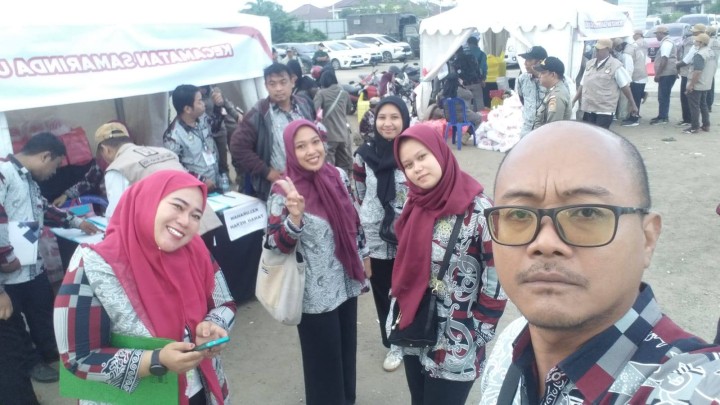 Giat, Kamis 21 November 2024 Menghadiri pelaksanaan apel gelar pasukan, Penyerahan BKO petugas ketertiban PAM TPS se-Kota Samarinda ke Polresta Samarinda dalam Rangka PAM Pilkada serentak Tahun 2024 di lapangan Eks Bandara Temindung dihadiri Lurah, Kasi Tapem beserta staf, Menghadiri kegiatan Bimtek Konvensi hak Anak (KHA) di Hotel Grand Sawit Samarinda dihadiri Kasi Kesra, Menghadiri rapat koordinasi persiapan pelaksanaan pilkada 2024 di Aula kantor kecamatan Samarinda Utara dihadiri Lurah & Menghadiri Rapat Focus Group Diacuasion (FGD) Persiapan kelurahan ramah perempuan dan peduli anak di ruang rapat Mangkupelas dihadiri Staf Kesra.