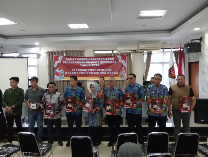 Giat, Kamis 21 November 2024 Menghadiri pelaksanaan apel gelar pasukan, Penyerahan BKO petugas ketertiban PAM TPS se-Kota Samarinda ke Polresta Samarinda dalam Rangka PAM Pilkada serentak Tahun 2024 di lapangan Eks Bandara Temindung dihadiri Lurah, Kasi Tapem beserta staf, Menghadiri kegiatan Bimtek Konvensi hak Anak (KHA) di Hotel Grand Sawit Samarinda dihadiri Kasi Kesra, Menghadiri rapat koordinasi persiapan pelaksanaan pilkada 2024 di Aula kantor kecamatan Samarinda Utara dihadiri Lurah & Menghadiri Rapat Focus Group Diacuasion (FGD) Persiapan kelurahan ramah perempuan dan peduli anak di ruang rapat Mangkupelas dihadiri Staf Kesra.