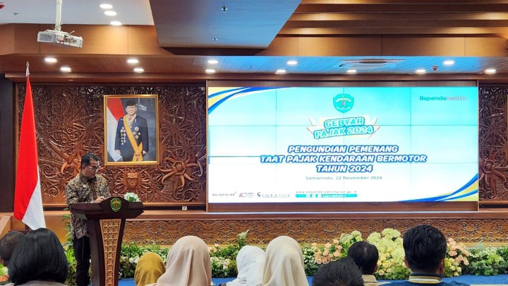 Giat, Jum'at 22 November 2024 Melaksanakan kerja bakti sekaligus tanaman pohon toga disekitar kantor kelurahan sempaja barat oleh seluruh Staf Kelurahan Sempaja Barat, Menghadiri Rapat penyegelan dan wajib pajak kendaraan bermotor dan pengundian pemenang taat pajak kendaraan bermotor sebanyak 1.250 orang pemenang terbesar di seluruh kabupaten kota se-kalimantan timur di Ruhui Rahayu kantor gubernur Kalimantan Timur dihadiri Lurah & Menghadiri Rapat koordinasi pertanggungjawaban anggaran distribusi logistik dan Anggaran hari pelaksanaan pemungutan, perhitungan dan rekapitulasi hasil perhitungan Suara pada pemilihan tahun 2024 di Hotel Bumi Senyiur Kota Samarinda dihadiri seluruh sekretariat Sempaja Barat.
