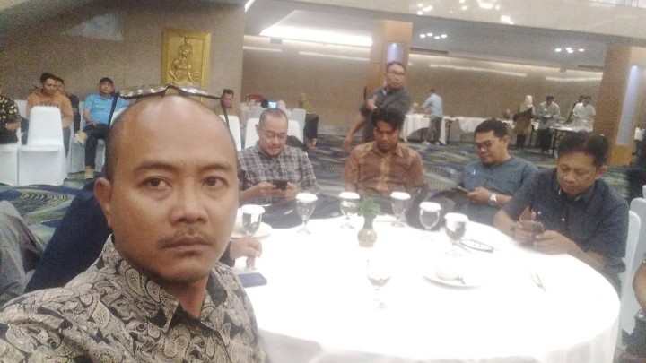 Giat, Jum'at 22 November 2024 Melaksanakan kerja bakti sekaligus tanaman pohon toga disekitar kantor kelurahan sempaja barat oleh seluruh Staf Kelurahan Sempaja Barat, Menghadiri Rapat penyegelan dan wajib pajak kendaraan bermotor dan pengundian pemenang taat pajak kendaraan bermotor sebanyak 1.250 orang pemenang terbesar di seluruh kabupaten kota se-kalimantan timur di Ruhui Rahayu kantor gubernur Kalimantan Timur dihadiri Lurah & Menghadiri Rapat koordinasi pertanggungjawaban anggaran distribusi logistik dan Anggaran hari pelaksanaan pemungutan, perhitungan dan rekapitulasi hasil perhitungan Suara pada pemilihan tahun 2024 di Hotel Bumi Senyiur Kota Samarinda dihadiri seluruh sekretariat Sempaja Barat.