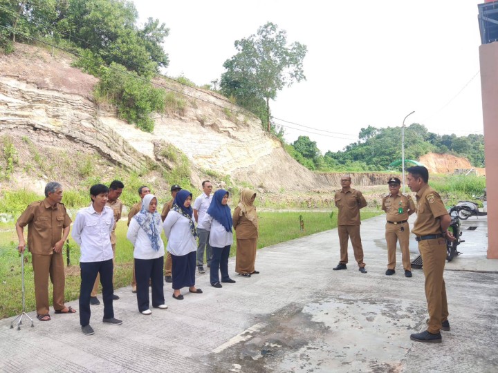 Giat, Senin 25 November 2024 Melaksanakan apel Pagi di Kelurahan Sempaja Barat dipimpin Seklur, Melaksanakan Rapat Koordinasi dengan Cadum Sempaja Barat dipimpin oleh Lurah, Menghadiri Rapat loka karya mini kelompok 22 dan 23 di Ruang Aula Puskesmas Sempaja Lt 3 dihadiri Kasi Kesra, Menghadiri Peresmian Gedung GOR Segiri Samarinda dihadiri Lurah & Menghadiri Rapat Koordinasi di Ruang Mangkupelas Lt 2 dihadiri Lurah.