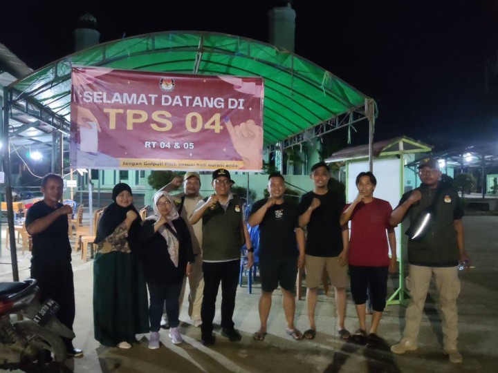 Giat malam, Selasa 26 November 2024 Monitoring kegiatan TPS di wilayah kelurahan sempaja barat untuk persiapan Pemilihan serentak Gubernur dan Wakil Gubernur serta Wali Kota dan Wakil Walikota Samarinda Tahun 2024 dihadiri Lurah, Kasi Tapem beserta anggota Cadum, Babinsa dan Bhabinkamtibmas.