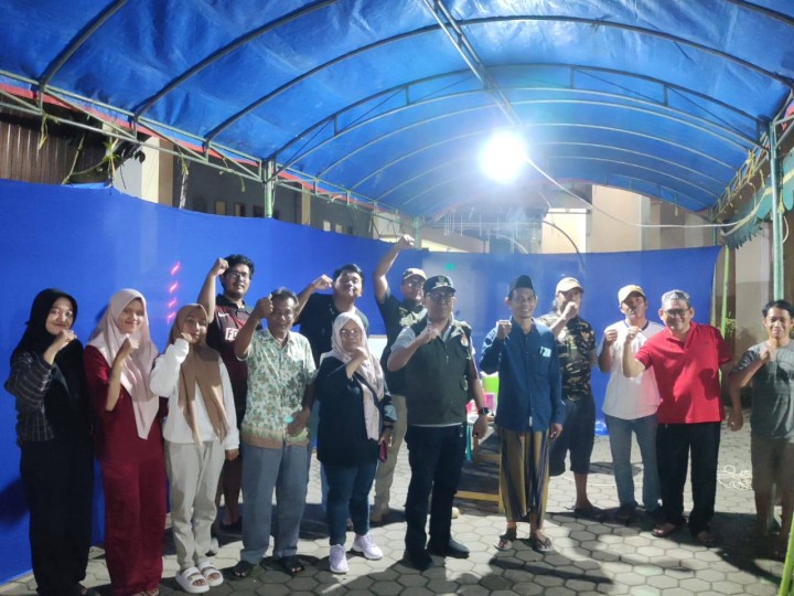 Giat pagi, Rabu 27 November 2024 Monitoring kegiatan pada hari H di seluruh TPS 01 s/d TPS 08 Pemilihan Gubernur dan Wakil Gubernur serta Wali Kota dan Wakil Walikota Samarinda Tahun 2024 di wilayah kelurahan sempaja barat dihadiri Lurah, Kasi Tapem beserta anggota Cadum, Babinsa dan Bhabinkamtibmas.