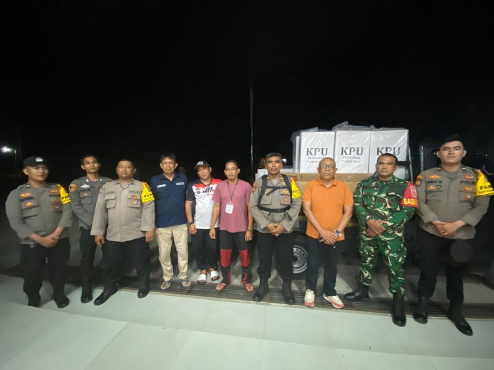 Giat malam, Rabu 27 November 2024 Penerimaan Kotak Suara dari TPS ke PPS sempaja barat dan akan langsung dikirim ke PPK Kecamatan Samarinda Utara di dampingin Babinsa, Polisi, Ketua PPS beserta anggota dan PKD Kelura