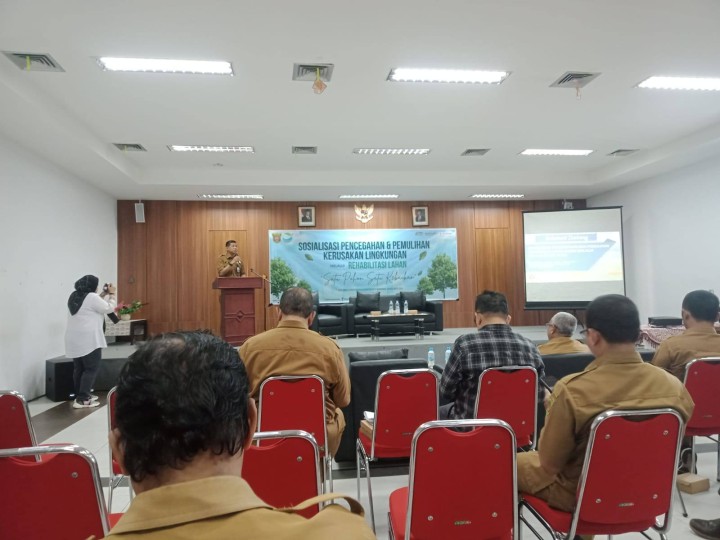 Giat,Senin 02 Desember 2024 Melaksanakan apel Senin pagi di kelurahan sempaja barat dipimpin Kasi Tapem, Menghadiri Pelatihan Publik Speaking - Be A Good Speaker di lingkungan Pemerintah Kota Samarinda Tahun 2024 di di Hotel Ibis Kota Samarinda dihadiri Kasi Kesra, Menghadiri Pencegahan dan Pemilihan Kerusakan Lingkungan melalui Rehabilitasi Lahan di Ruang Rapat Dinas Kearsipan dan Perpustakaan Kota Samarinda dihadiri Staf, Menghadiri Rapat Koordinasi Pelaksanaan BUMRT Berbasis Kelurahan di ruang Rapat Mangkupelas dihadiri Kasi Ekbang, Menghadiri Rapat Finalisasi lapor akhir Ruang Rapat Dinas perikanan Kota Samarinda dihadiri Staf Ekobang dan Menghadiri Rapat Koordinasi pemanfaatan dan penggarapan wilayah prioritas program KBKR dalam Validasi Data Unmet Need di Hotel Puri Senyiur Kota Samarinda dihadiri Lurah staf Kesra.