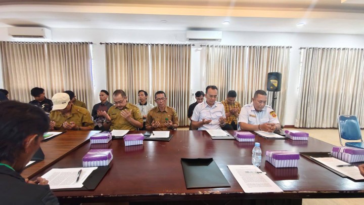 Giat,Senin 02 Desember 2024 Melaksanakan apel Senin pagi di kelurahan sempaja barat dipimpin Kasi Tapem, Menghadiri Pelatihan Publik Speaking - Be A Good Speaker di lingkungan Pemerintah Kota Samarinda Tahun 2024 di di Hotel Ibis Kota Samarinda dihadiri Kasi Kesra, Menghadiri Pencegahan dan Pemilihan Kerusakan Lingkungan melalui Rehabilitasi Lahan di Ruang Rapat Dinas Kearsipan dan Perpustakaan Kota Samarinda dihadiri Staf, Menghadiri Rapat Koordinasi Pelaksanaan BUMRT Berbasis Kelurahan di ruang Rapat Mangkupelas dihadiri Kasi Ekbang, Menghadiri Rapat Finalisasi lapor akhir Ruang Rapat Dinas perikanan Kota Samarinda dihadiri Staf Ekobang dan Menghadiri Rapat Koordinasi pemanfaatan dan penggarapan wilayah prioritas program KBKR dalam Validasi Data Unmet Need di Hotel Puri Senyiur Kota Samarinda dihadiri Lurah staf Kesra.