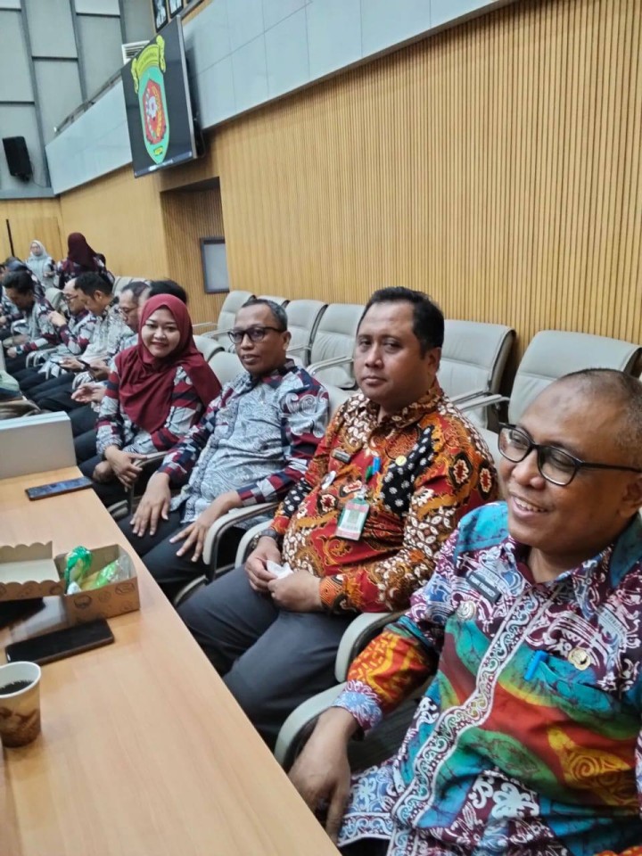 Giat, Kamis 05 Desember 2024 Menghadiri Rapat Koordinasi di kecamatan Samarinda Utara dihadiri Kasi Kesra, Melakukan kerja bakti dilingkungan kelurahan sempaja barat ikuti seluruh Staf  & Menghadiri Sosialisasi balai rehabilitasi Tanah Merah Kota Samarinda di ruang Rapat Mangkupelas Lt 2 dihadiri Lurah.