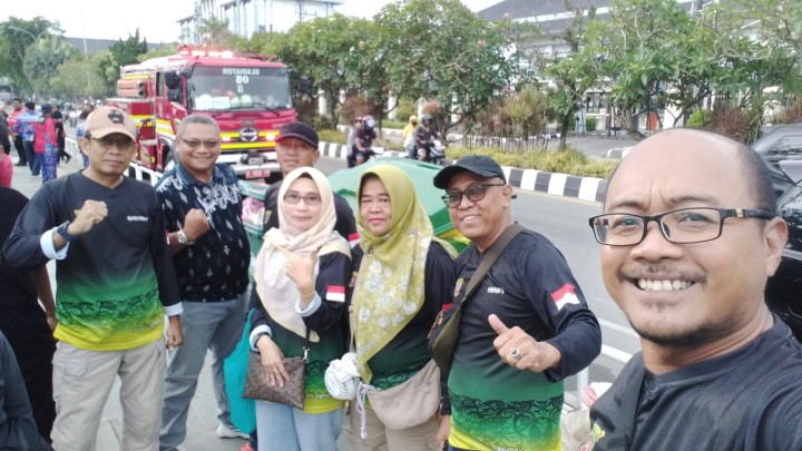Giat, Sabtu 08 Desember 2024 Melaksanakan Gotong Royong bersama Walikota Samarinda di Teras Samarinda dihadiri Lurah, Seklur, seluruh Kasi dan Seluruh Staf Kelurahan Sempaja Barat.