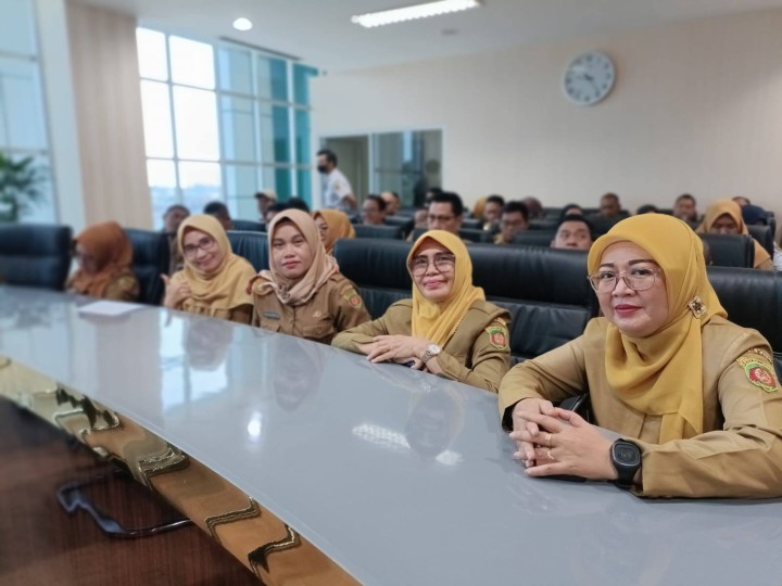 Giat, Senin 09 Desember 2024 Melaksanakan apel Senin pagi di kelurahan sempaja barat dipimpin Kasi Kesra, Menghadiri Rapat Koordinasi tentang Layanan Berbatuan Izin Usaha Mikro melalui Sistem OSS berbasis Risiko (OSS RBA) di kelurahan di Ruang Rapat DPMPTSP Kota Samarinda dihadiri Kasi Ekbang & Menghadiri Rapat Bimtek SIMDA Barang dihadiri Bendahara barang dan staf.