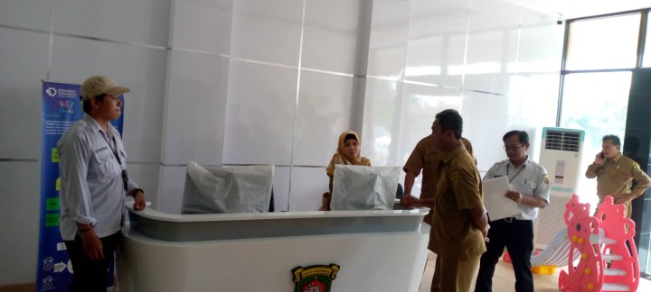 Giat, Selasa 10 Desember 2024 Menghadiri Pelatihan manajemen Keprotokolan dan Master of Ceremony di lingkungan Pemerintah Kota Samarinda di Hotel Mercure Samarinda dihadiri sekretaris dan staf, Menghadiri Rapat Reviu Masterplan Pengendalian Banjir Kota Samarinda ( APBD 2024) di Hotel Fugo Samarinda dihadiri Lurah, Peninjauan ke lapangan pengajuan pemecahan sertifikat.. lokasi di jl. AW. Syahranie  4 blok. W RT.01 dihadiri Kasi Tapem beserta staf, Mengikuti Zoom Meeting webinar dengan Tema " Sinergi Pencegahan dan Penindakan Tindak Pidana Perdagangan orang (TPPO) diikuti oleh Kasi Tapem, Menghadiri pelaksanaan FGD E-Kinerja di Ruang Assessment BKPSDM Kota Samarinda dihadiri staf & Mendapat kunjungan dari Kecamatan Samarinda Utara laporan Pelayanan dikelurahan dihadiri Plt. Camat Samarinda Utara, Kasi Pelayanan kecamatan beserta staf dan Kasi Tapem.