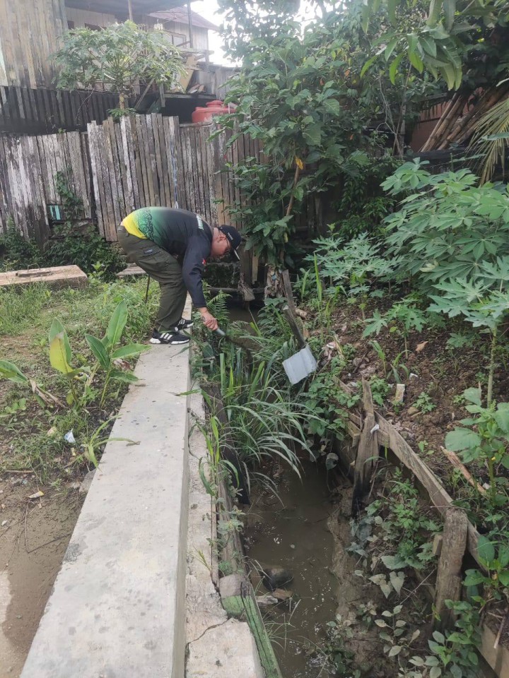 Giat, Sabtu 14 Desember 2024 Melaksanakan Gotong Royong Pungut Sampah dan Pemberantasan Nyamuk Demam Berdarah di lingkungan kelurahan sempaja barat wilayah RT 7, RT 8 dan RT 09 diikuti Lurah, Seklur, Babinsa, Bhabinkamtibmas, Ketua PKK beserta anggota ibu PKK, Dasawisma dan seluruh Ketua RT.