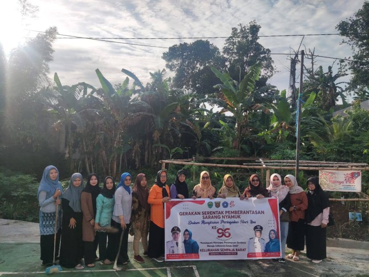 Giat, Sabtu 14 Desember 2024 Melaksanakan Gotong Royong Pungut Sampah dan Pemberantasan Nyamuk Demam Berdarah di lingkungan kelurahan sempaja barat wilayah RT 7, RT 8 dan RT 09 diikuti Lurah, Seklur, Babinsa, Bhabinkamtibmas, Ketua PKK beserta anggota ibu PKK, Dasawisma dan seluruh Ketua RT.