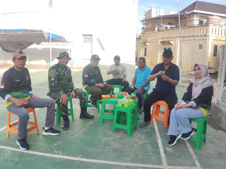 Giat, Sabtu 14 Desember 2024 Melaksanakan Gotong Royong Pungut Sampah dan Pemberantasan Nyamuk Demam Berdarah di lingkungan kelurahan sempaja barat wilayah RT 7, RT 8 dan RT 09 diikuti Lurah, Seklur, Babinsa, Bhabinkamtibmas, Ketua PKK beserta anggota ibu PKK, Dasawisma dan seluruh Ketua RT.
