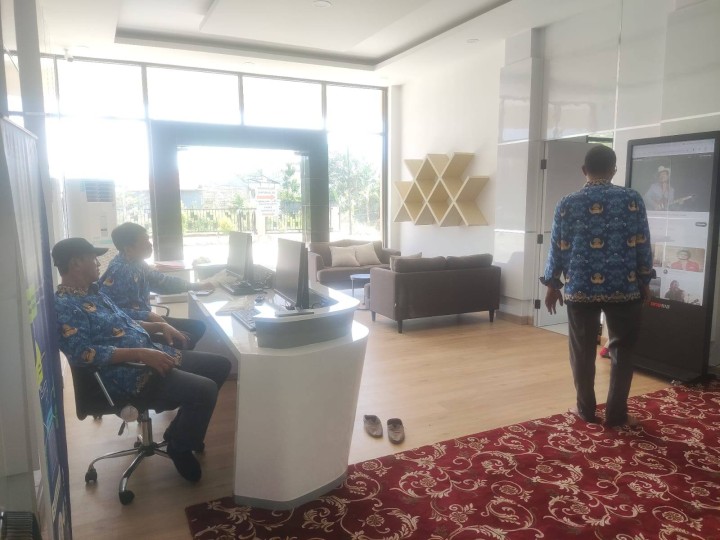 Giat, Selasa 17 Desember 2024 Menghadiri Sosialisasi Integritas Layanan Primer (ILP) di Puskesmas Sempaja dihadiri Kasi Kesra & Melakukan kerja bakti di Area Pelayanan Digital kelurahan sempaja barat.