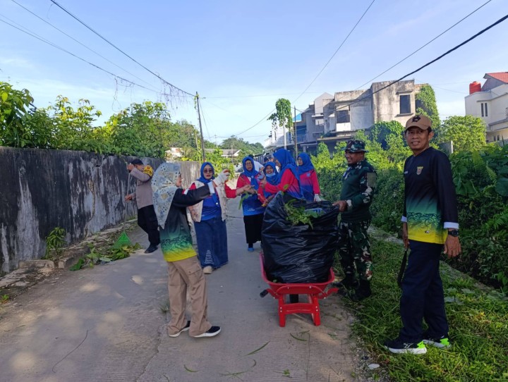 Giat, Jum'at 20 Desember 2024 Melaksanakan kerja bakti serentak dalam rangka HKSN tahun 2024 di wilayah jalan masuk kantor kelurahan sempaja barat GG masuk walet 1 dan walet 2 dihadiri Lurah, Seklur, seluruh Kasi dan Staf Babinsa, Bhabinkamtibmas, LPM, PSM kader PKK, karang taruna dan seluruh Ketua RT.