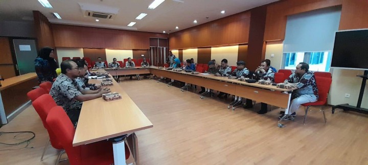 Giat, Kamis 2 Januari 2025 Menghadiri Rapat Koordinasi Kelurahan Digital di Ruang Rapat Sembuyutan Lt 3 balaikota Samarinda dihadiri Kasi Tapem.