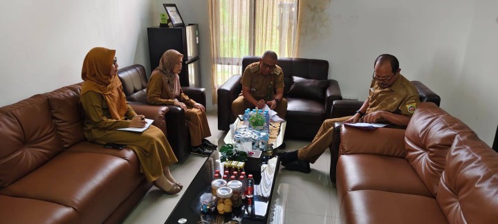 Giat, Senin 6 Januari 2025  Melaksanakan apel Senin pagi di kelurahan sempaja barat di pimpin Lurah & Dilanjutkan Rapat Koordinasi diawal Tahun dengan seluruh Kasi kelurahan sempaja barat dipimpin Lurah.