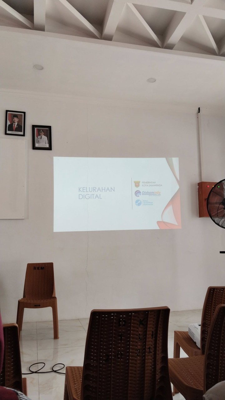 Giat, Kamis, 9 Januari 2025 Menghadiri Rapat Koordinasi Kelurahan Digital di kelurahan teluk Lerong Ilir dihadiri Staf operator pelayanan